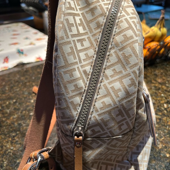 Tommy Hilfiger Small backpack/purse. 🥭 - Picture 5 of 7